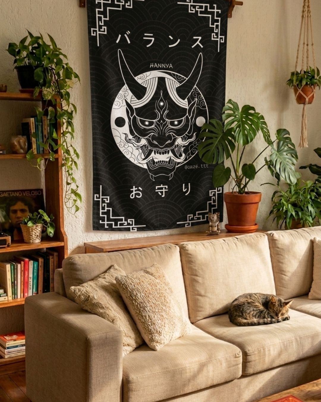 Tapeçaria Hannya — bandeira de parede preta com a máscara Hannya decorando sala